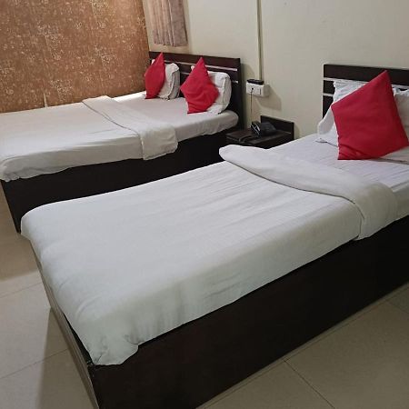 Hotel Mahati Indore Exteriör bild